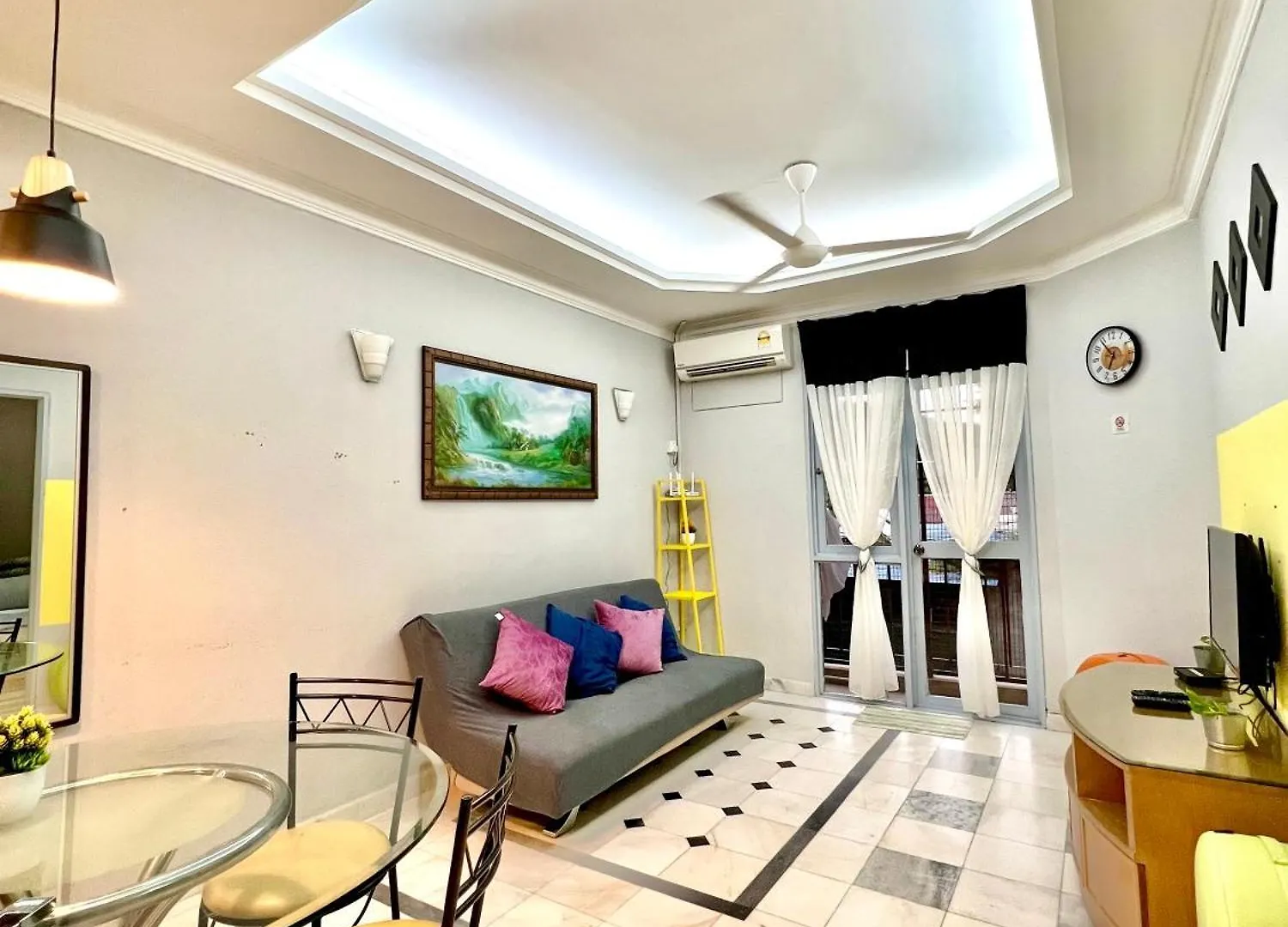 De One Homestay Bayu Emas Near Beach Batu Ferringhi
