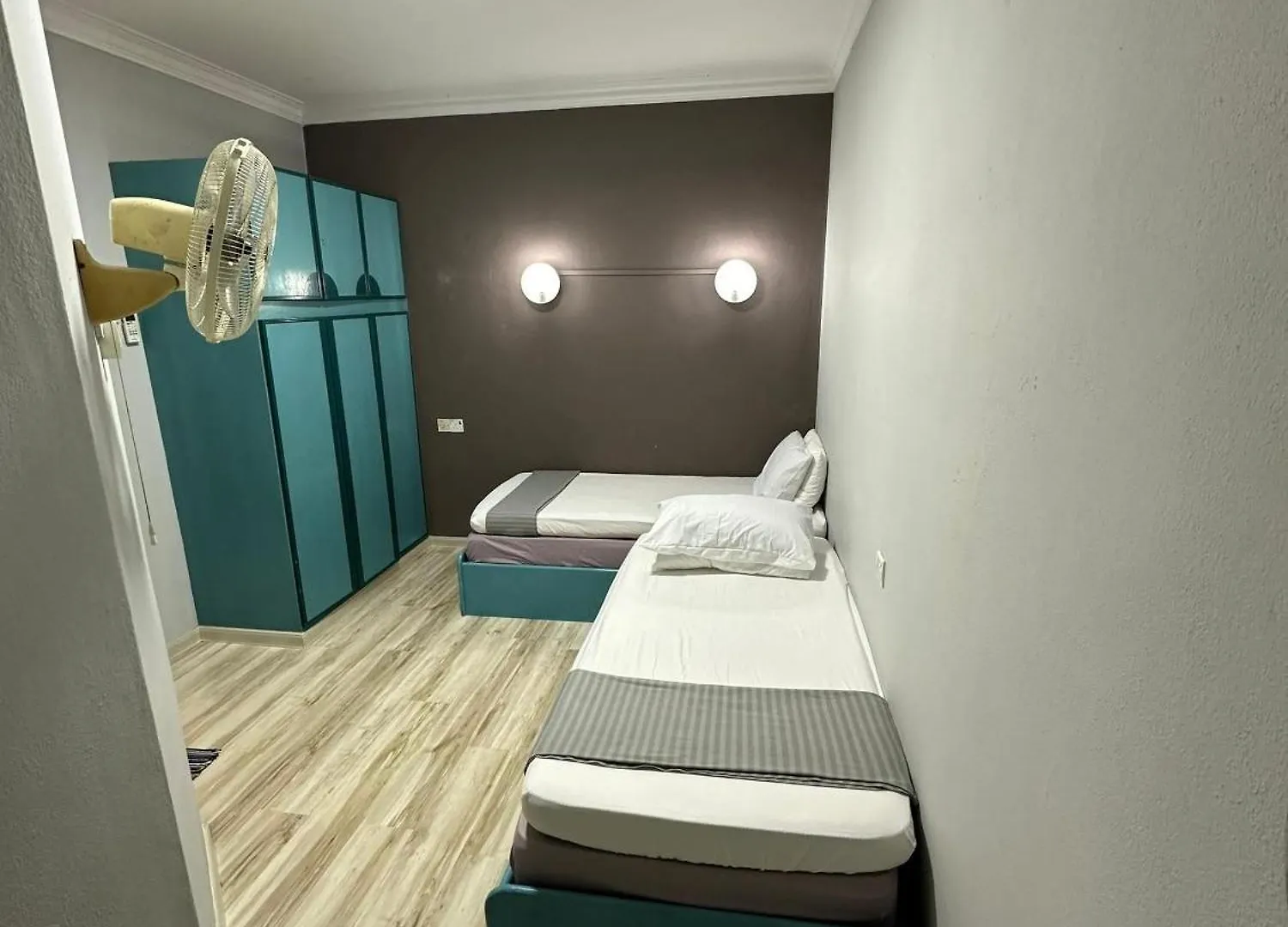 De One Homestay Bayu Emas Near Beach Batu Ferringhi
